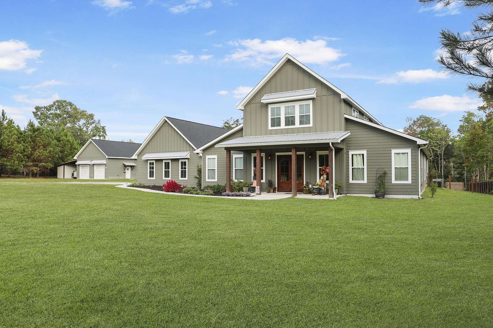 6 Acres of Residential Land with Home for Sale in Moncks Corner, South Carolina