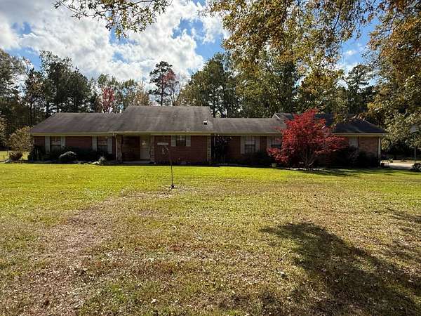 5.29 Acres of Residential Land with Home for Sale in Magnolia, Arkansas