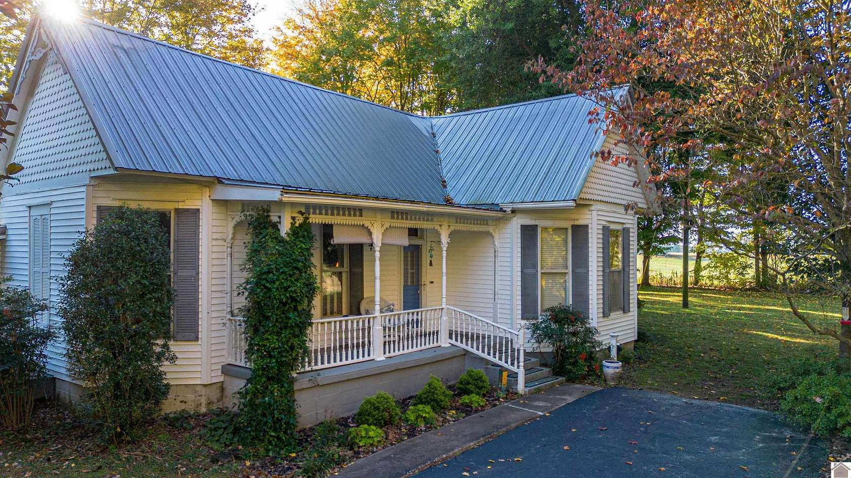 1.67 Acres of Land with Home for Sale in Arlington, Kentucky