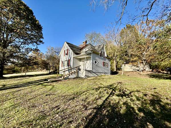 5 Acres of Residential Land with Home for Sale in Pulaski, Tennessee