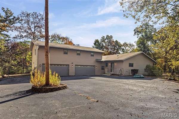 3.55 Acres of Residential Land with Home for Sale in Mascoutah, Illinois