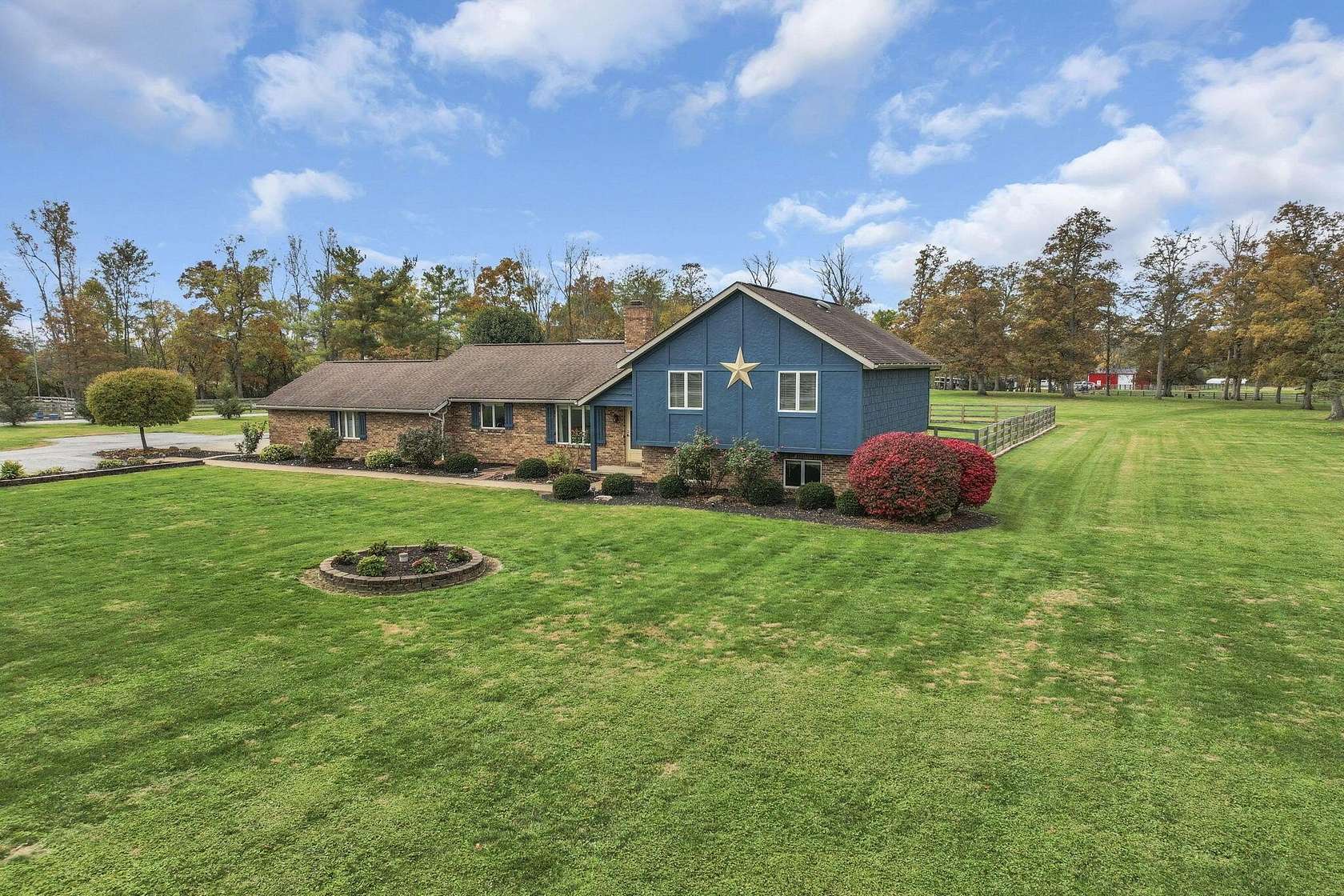 4 Acres of Residential Land with Home for Sale in Washington Court House, Ohio