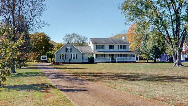 2.1 Acres of Residential Land with Home for Sale in Hendersonville, Tennessee