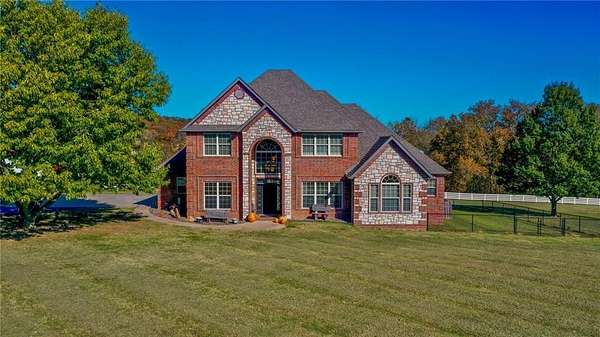 2.5 Acres of Residential Land with Home for Sale in Fayetteville, Arkansas