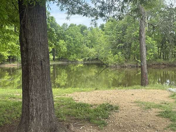 1 Acre of Residential Land for Sale in Clifton, Tennessee