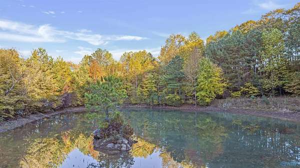 10.6 Acres of Land for Sale in Fort Payne, Alabama
