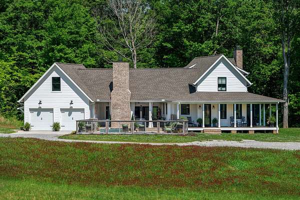 20.4 Acres of Land with Home for Sale in Walling, Tennessee