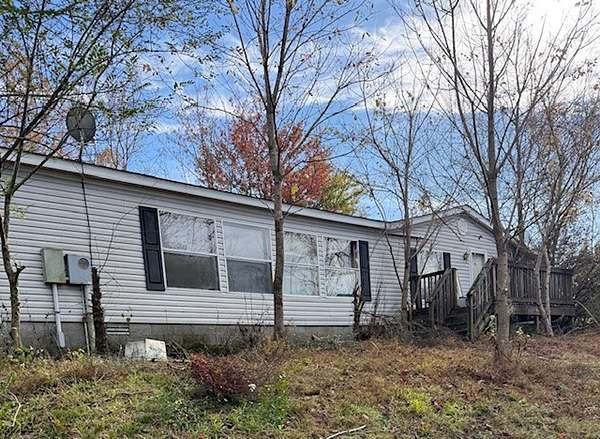 5 Acres of Residential Land with Home for Sale in Bethpage, Tennessee