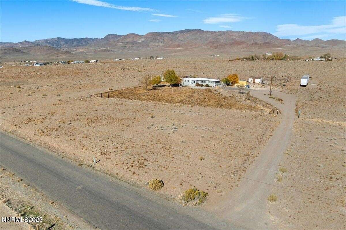 20 Acres of Agricultural Land with Home for Sale in Stagecoach, Nevada
