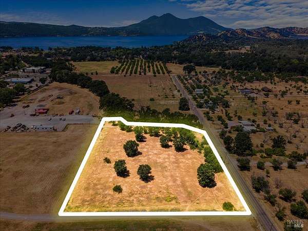 4 Acres of Mixed-Use Land for Sale in Clearlake, California