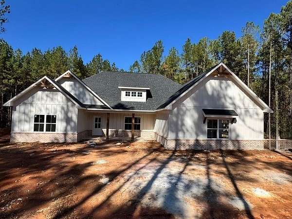 4 Acres of Residential Land with Home for Sale in Salem, Alabama