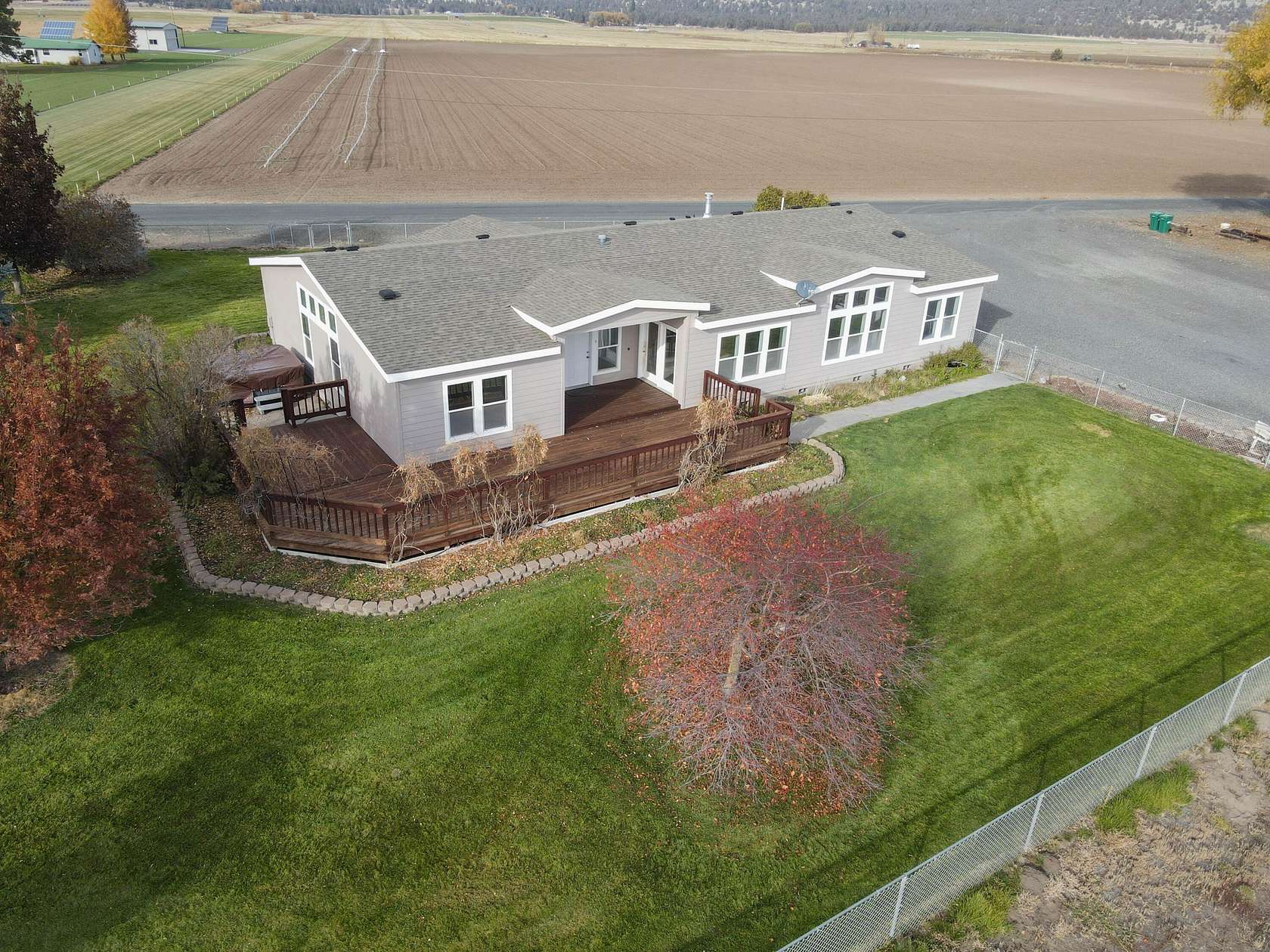 1.65 Acres of Residential Land with Home for Sale in Bonanza, Oregon