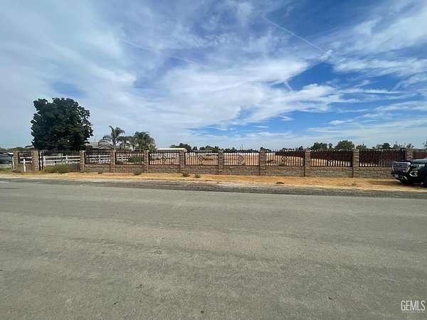 0.92 Acres of Residential Land for Sale in Bakersfield, California