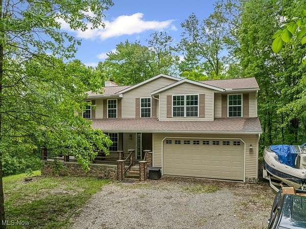 18.8 Acres of Recreational Land with Home for Sale in Alliance, Ohio