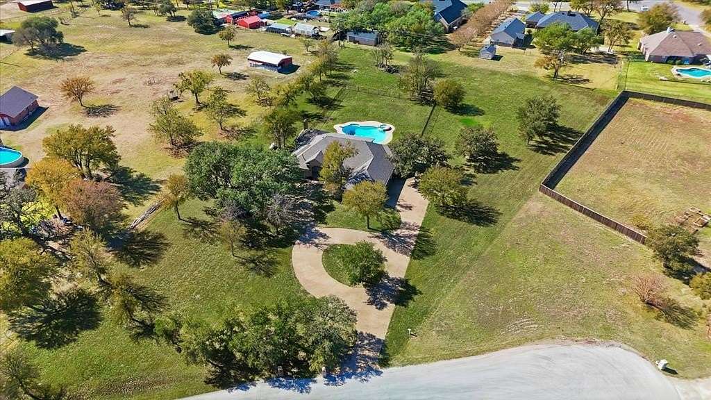 2 Acres of Residential Land with Home for Sale in Hudson Oaks, Texas