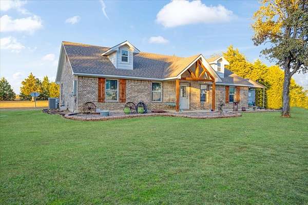 2 Acres of Land with Home for Sale in Whitesboro, Texas