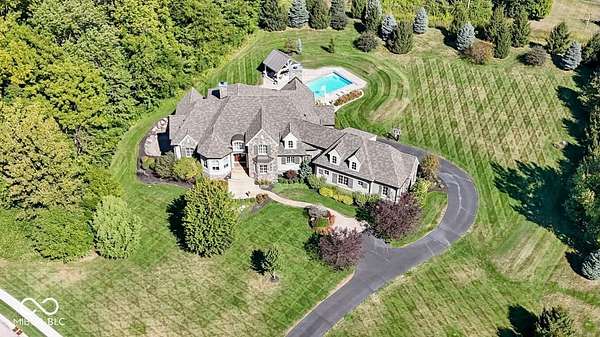 2.62 Acres of Residential Land with Home for Sale in Zionsville, Indiana