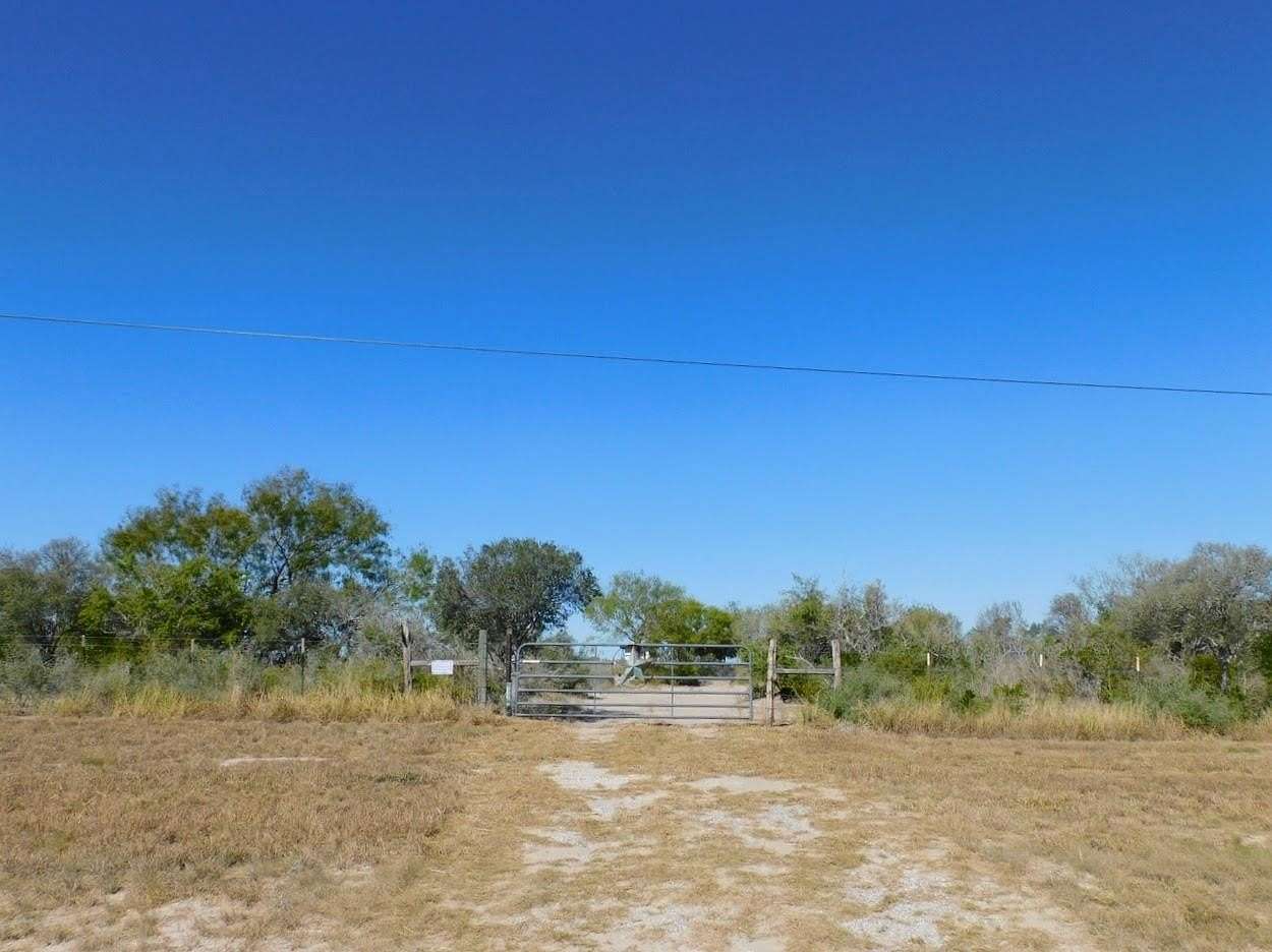 25 Acres of Land for Sale in George West, Texas