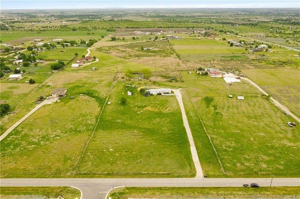 5.26 Acres of Residential Land with Home for Lease in Manor, Texas
