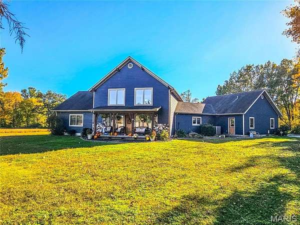 9 Acres of Residential Land with Home for Sale in Royalton, Illinois