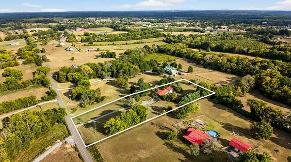 3.15 Acres of Residential Land with Home for Sale in Gallatin, Tennessee