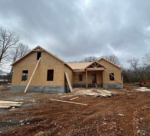 5.34 Acres of Residential Land with Home for Sale in Clarksville, Tennessee