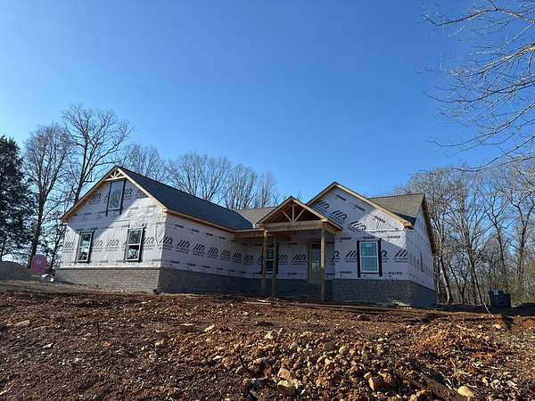 5.34 Acres of Residential Land with Home for Sale in Clarksville, Tennessee