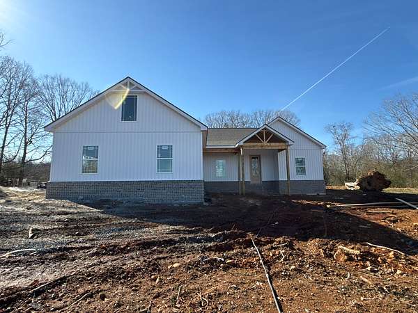 5.34 Acres of Residential Land with Home for Sale in Clarksville, Tennessee