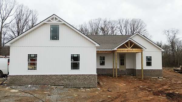 5.34 Acres of Land with Home for Sale in Clarksville, Tennessee