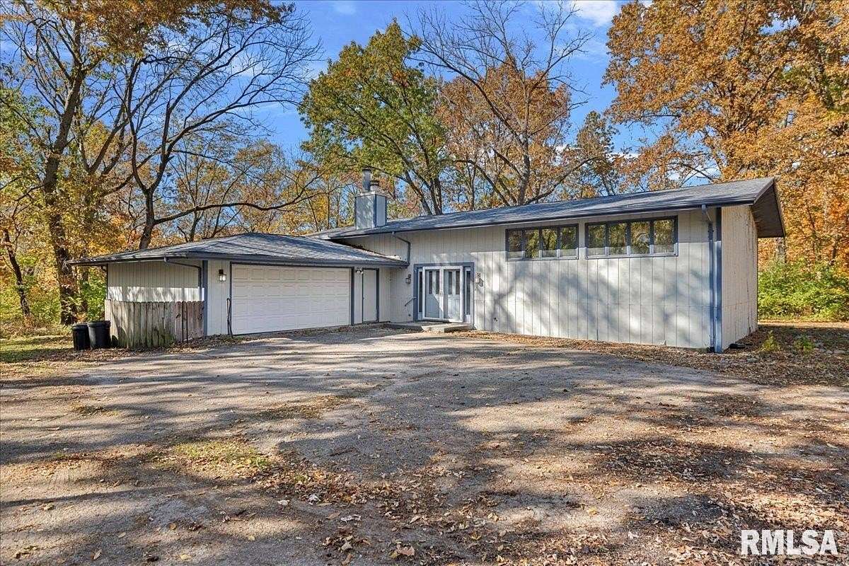 5 Acres of Residential Land with Home for Sale in Springfield, Illinois