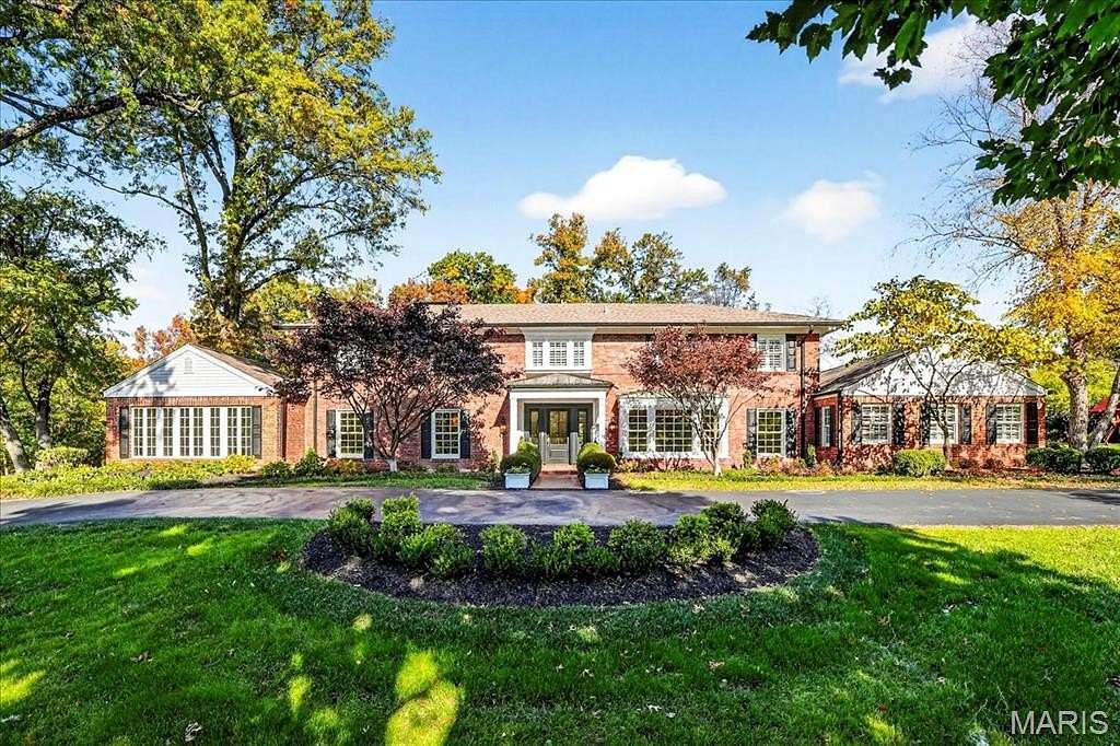 1.8 Acres of Residential Land with Home for Sale in Ladue, Missouri