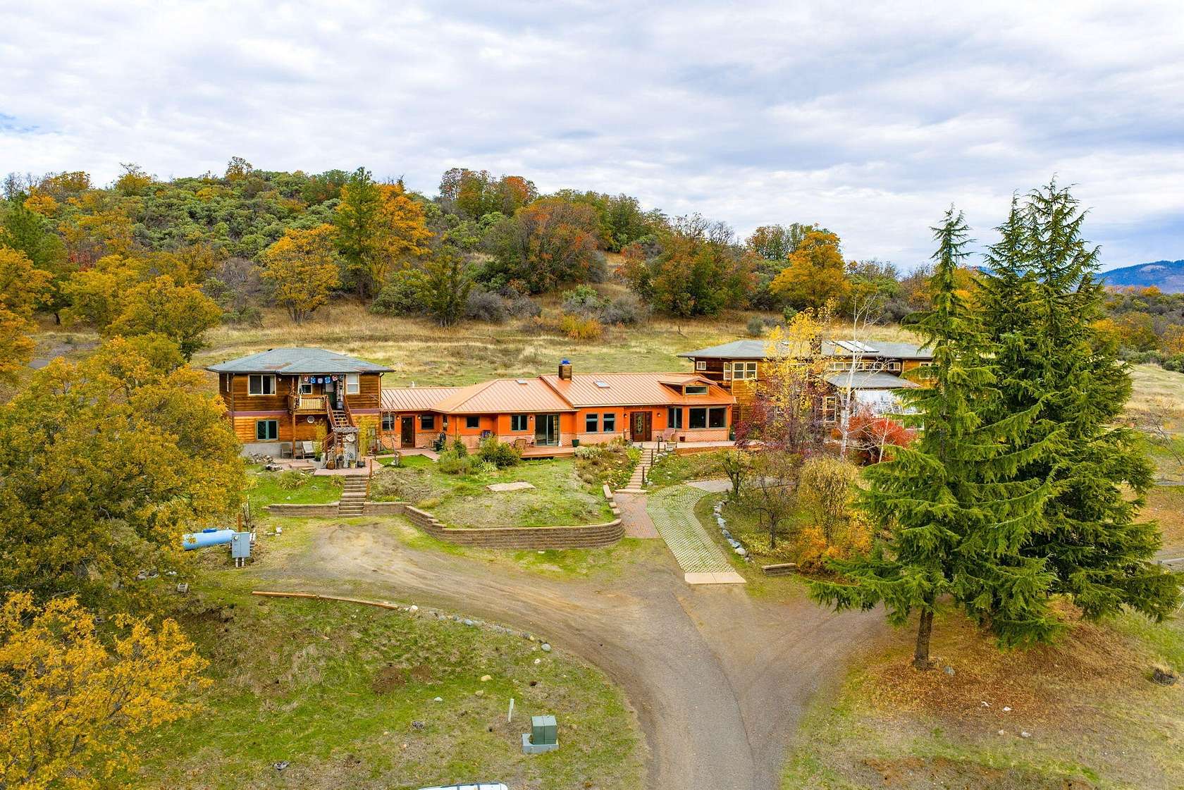 5 Acres of Residential Land with Home for Sale in Ashland, Oregon