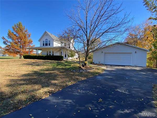 5 Acres of Residential Land with Home for Sale in Worden, Illinois