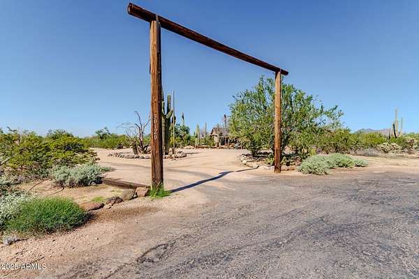 2.5 Acres of Residential Land with Home for Sale in Scottsdale, Arizona