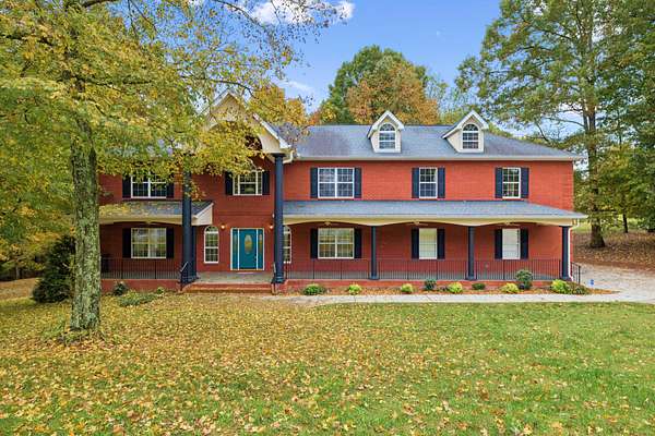 1.87 Acres of Residential Land with Home for Sale in Cottontown, Tennessee