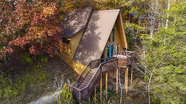 1.57 Acres of Residential Land with Home for Sale in Stanton, Kentucky