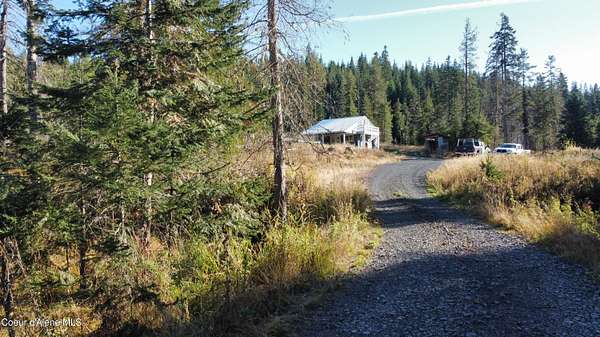 10 Acres of Residential Land with Home for Sale in Fernwood, Idaho