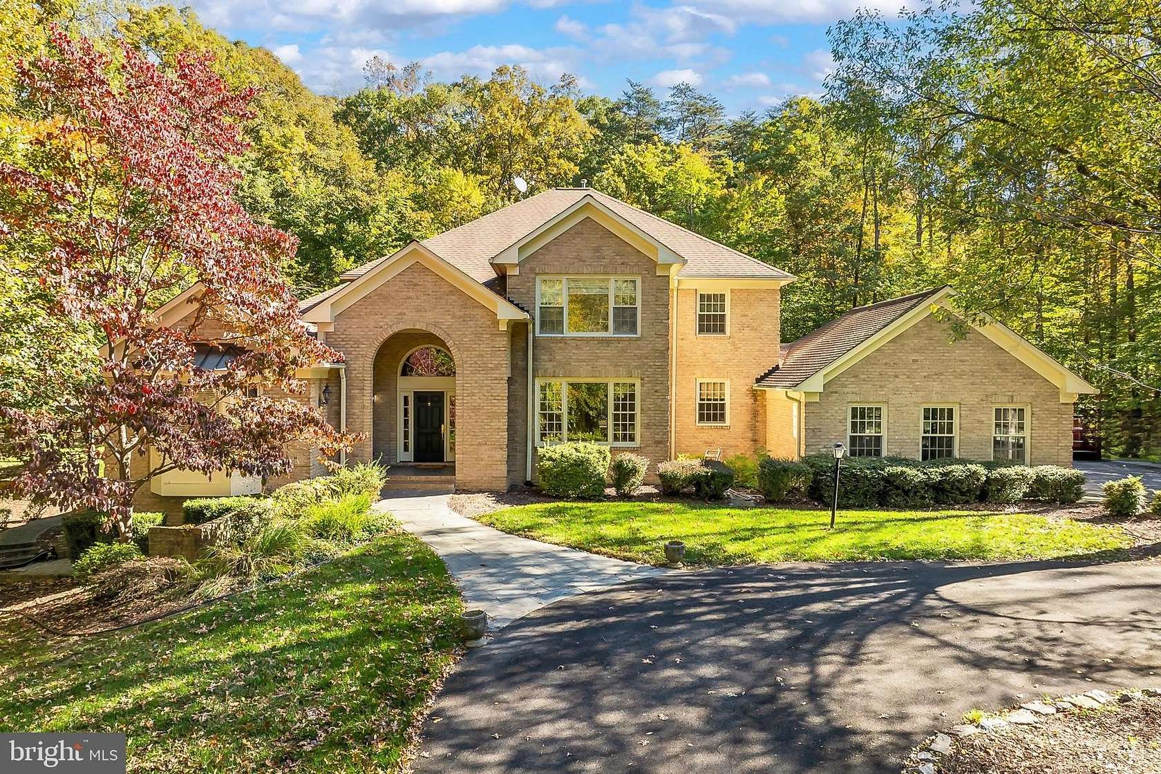 5.23 Acres of Residential Land with Home for Sale in Fairfax Station, Virginia