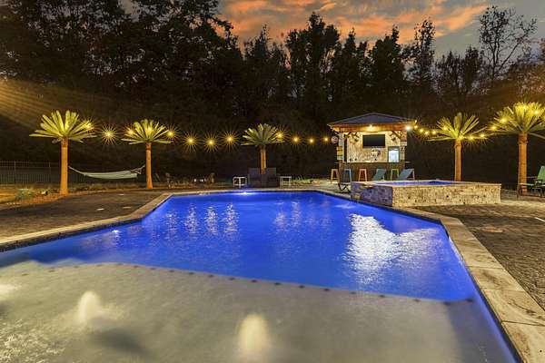 13 Acres of Land with Home for Sale in Soddy-Daisy, Tennessee