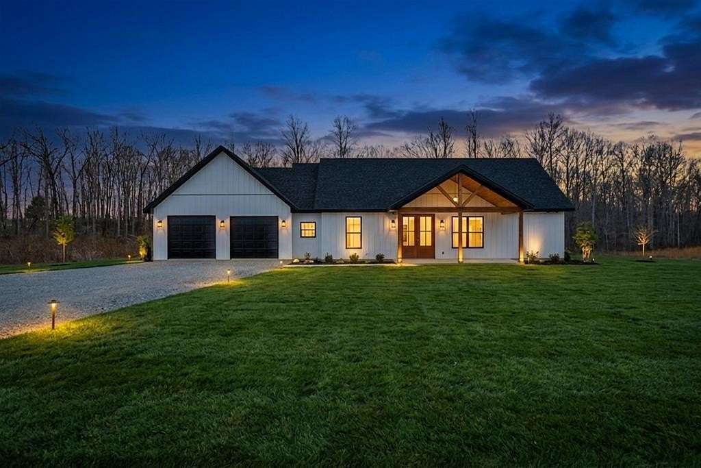 1.5 Acres of Land with Home for Sale in Jamestown, Tennessee