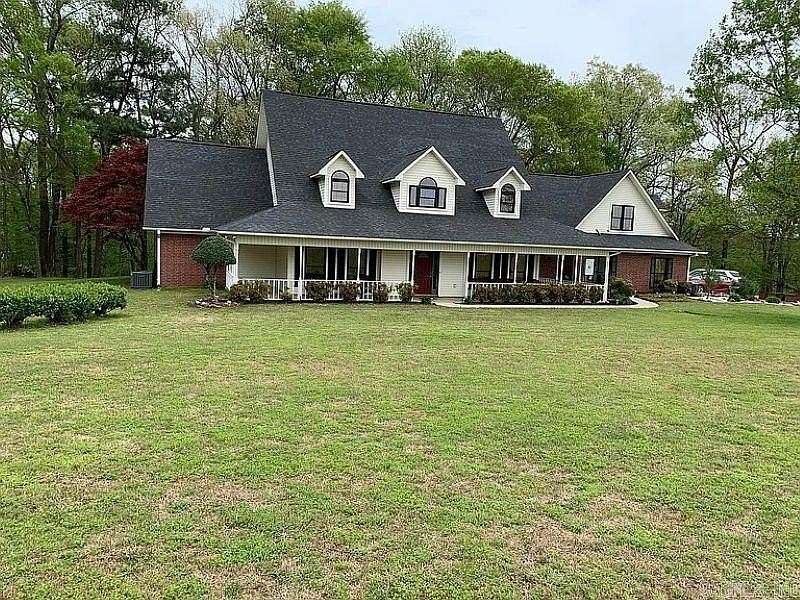 4.79 Acres of Residential Land with Home for Sale in Nashville, Arkansas