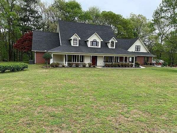 4.79 Acres of Residential Land with Home for Sale in Nashville, Arkansas