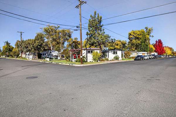 1.52 Acres of Mixed-Use Land for Sale in Redmond, Oregon