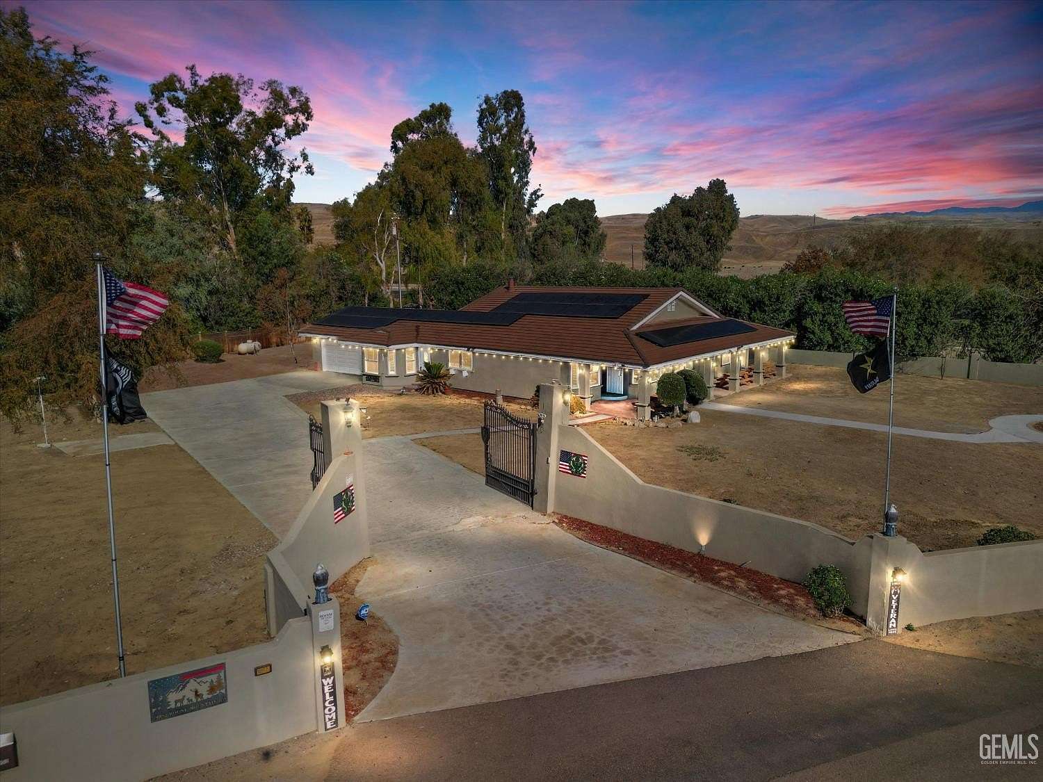 2.5 Acres of Residential Land with Home for Sale in Bakersfield, California