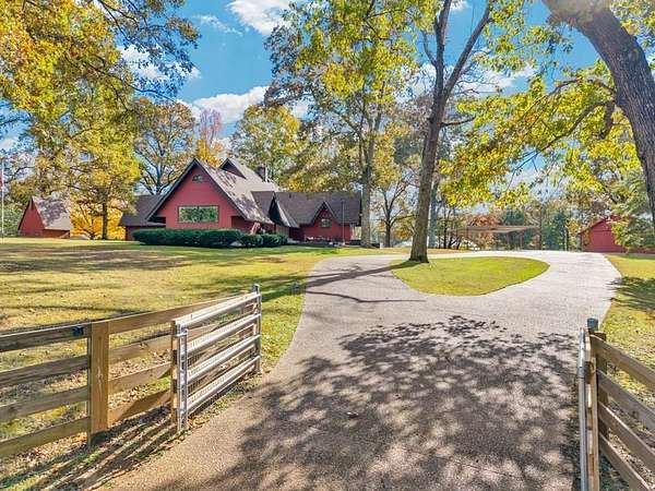 2.78 Acres of Residential Land with Home for Sale in Cookeville, Tennessee