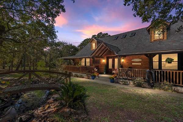 5 Acres of Residential Land with Home for Sale in LaRue, Texas