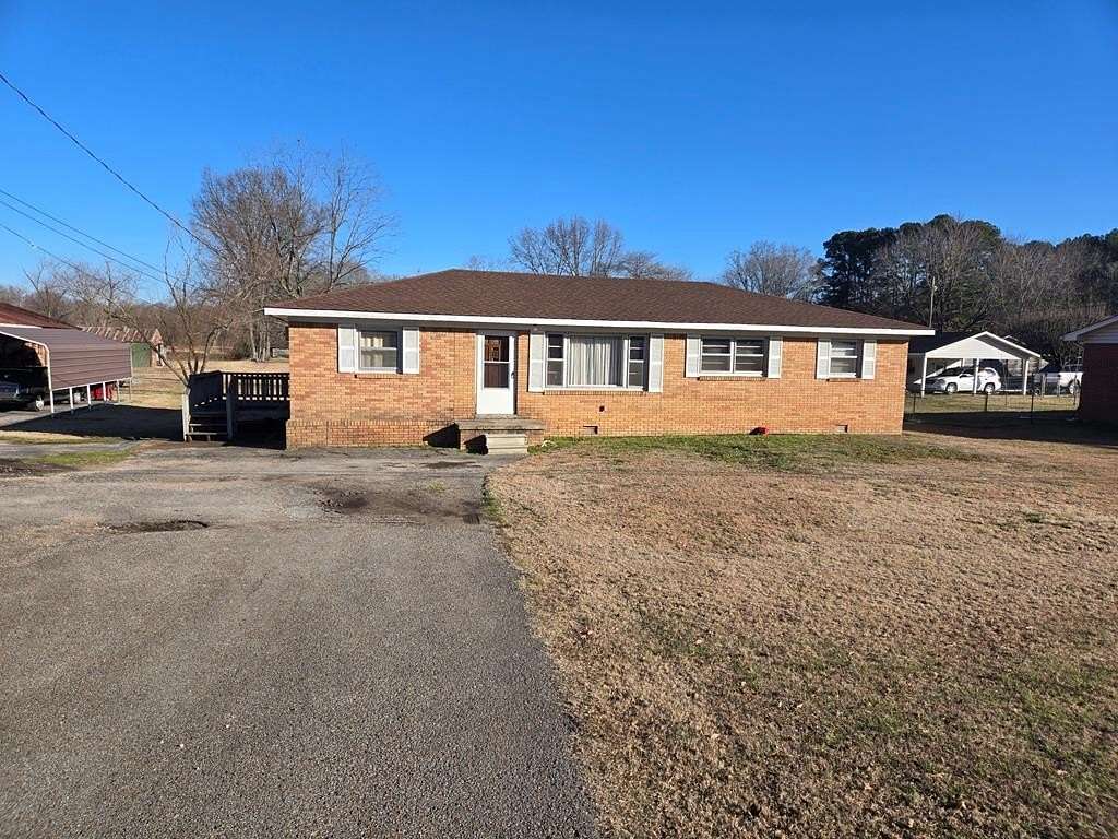 5.5 Acres of Land with Home for Sale in Paris, Tennessee