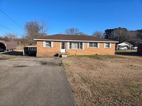 5.5 Acres of Land with Home for Sale in Paris, Tennessee