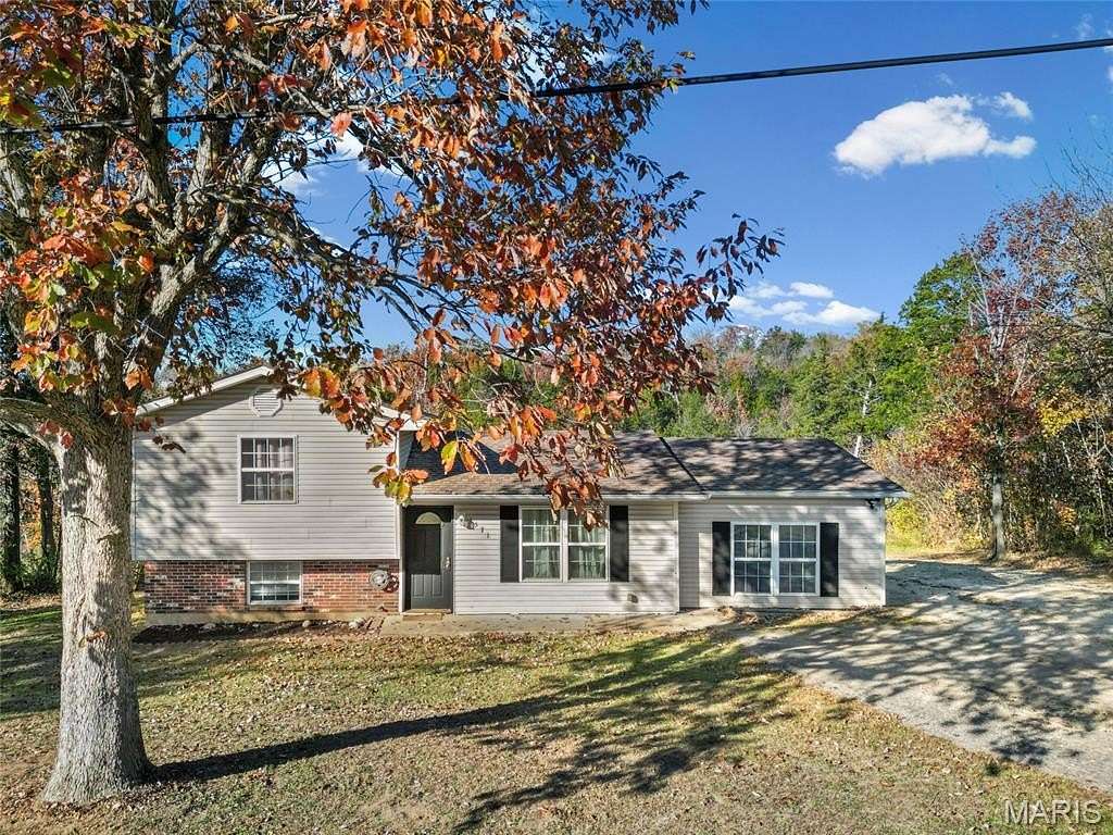 1.63 Acres of Residential Land with Home for Sale in De Soto, Missouri