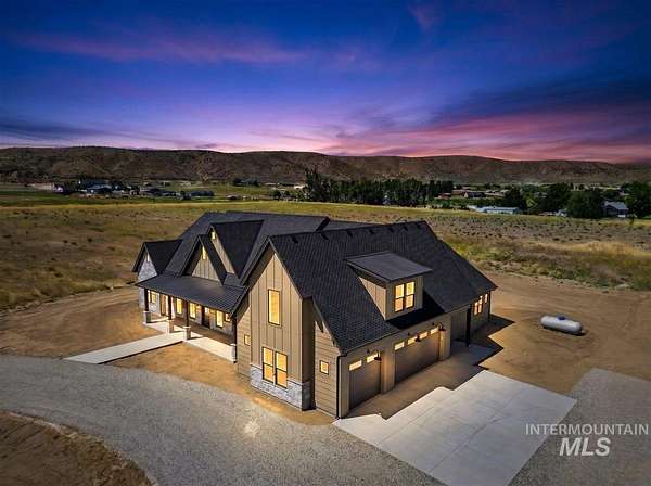 5 Acres of Land with Home for Sale in Emmett, Idaho